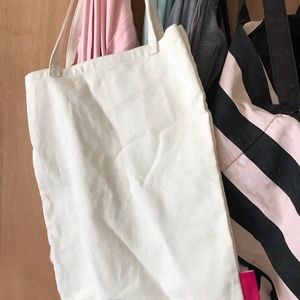 New with tag smoke free home pet friendly